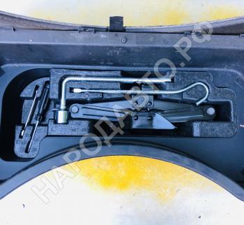 Ящик с домкратом и колесным инструментом Chevrolet Lacetti 2003-2013 96618102