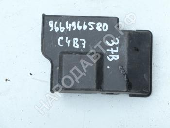 Крышка блока управления вентилятором двигателя Citroen C4  2011> 9664966580