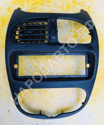 Накладка центральная на торпедо с кнопками и воздушным дефлектором Peugeot 206 1998-2012 8211C3 8211C4 8211C5 8211C6 8211PY 8203YL 8211T7