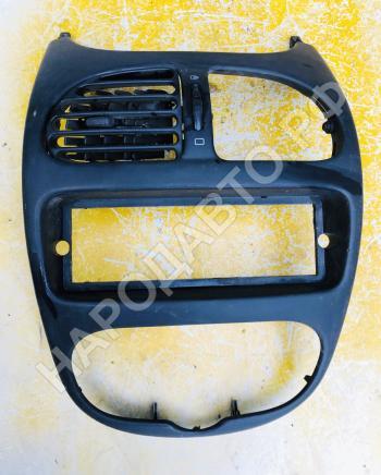 Накладка центральная на торпедо с кнопками и воздушным дефлектором Peugeot 206 1998-2012 8211C3 8211C4 8211C5 8211C6 8211PY 8203YL 8211T7